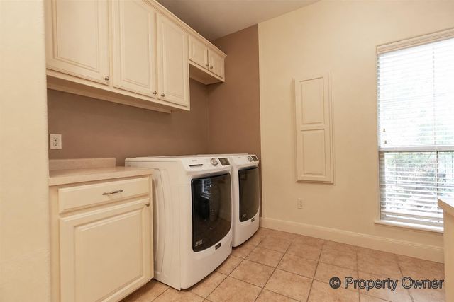 400 Bedford DR, Spicewood, TX 78669