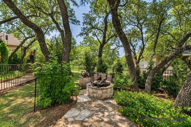 400 Bedford DR, Spicewood, TX 78669