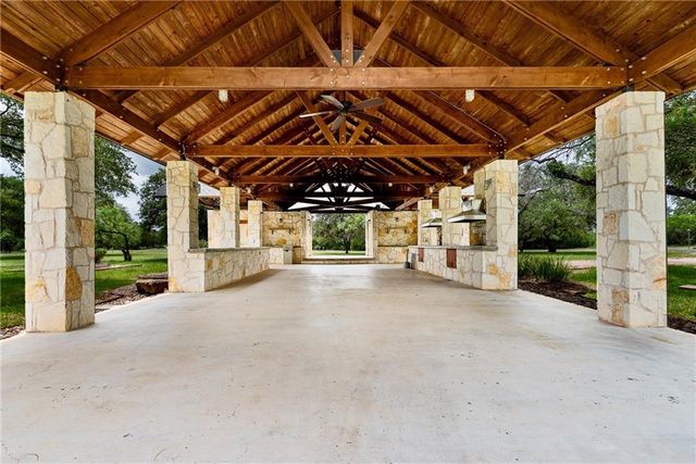 400 Bedford DR, Spicewood, TX 78669