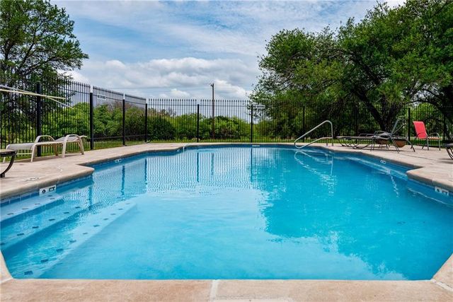 400 Bedford DR, Spicewood, TX 78669