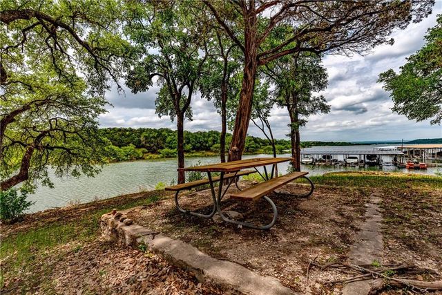 400 Bedford DR, Spicewood, TX 78669