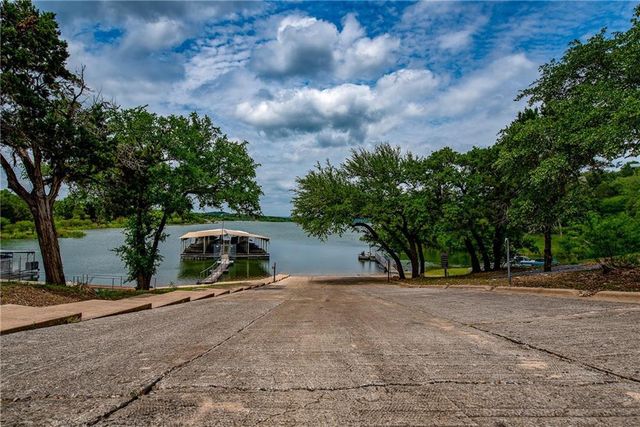 400 Bedford DR, Spicewood, TX 78669