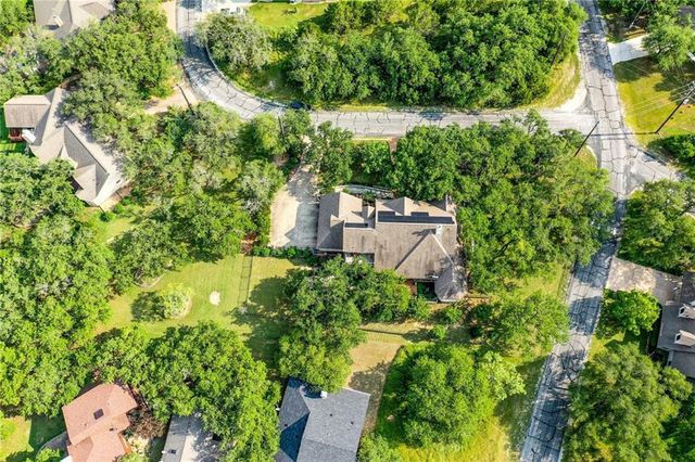 400 Bedford DR, Spicewood, TX 78669