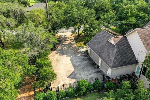 400 Bedford DR, Spicewood, TX 78669