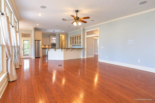 400 Bedford DR, Spicewood, TX 78669