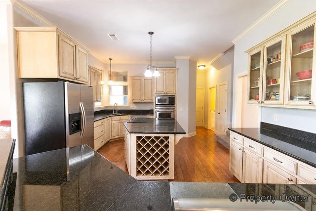 400 Bedford DR, Spicewood, TX 78669