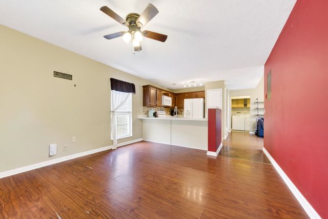 4021 Farmingham Woods Dr, Hermitage, TN 37076