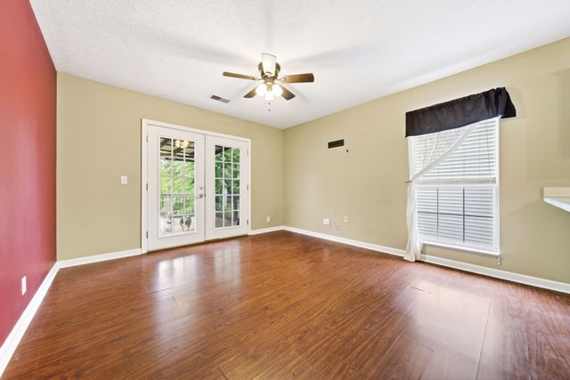 4021 Farmingham Woods Dr, Hermitage, TN 37076