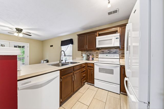 4021 Farmingham Woods Dr, Hermitage, TN 37076