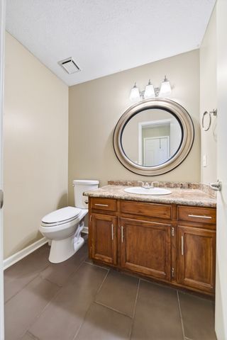 4021 Farmingham Woods Dr, Hermitage, TN 37076