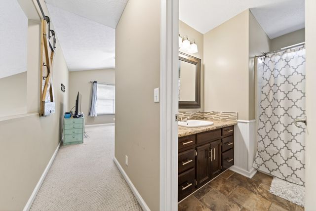 4021 Farmingham Woods Dr, Hermitage, TN 37076