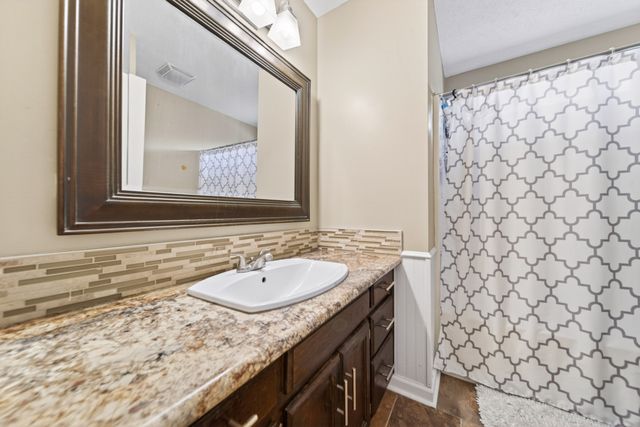 4021 Farmingham Woods Dr, Hermitage, TN 37076