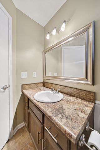 4021 Farmingham Woods Dr, Hermitage, TN 37076