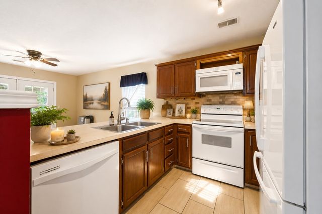 4021 Farmingham Woods Dr, Hermitage, TN 37076