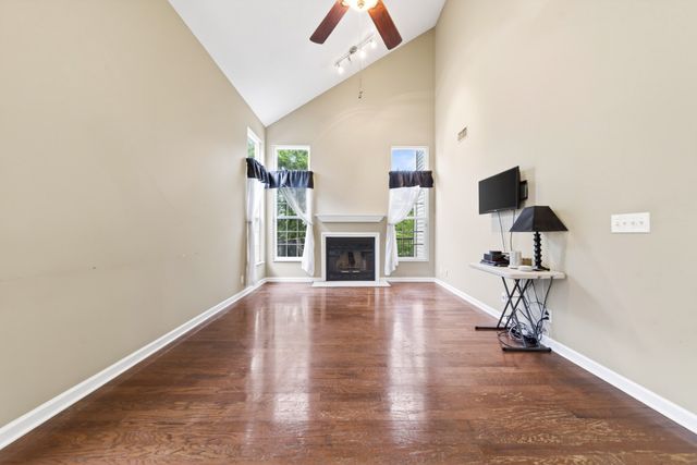4021 Farmingham Woods Dr, Hermitage, TN 37076