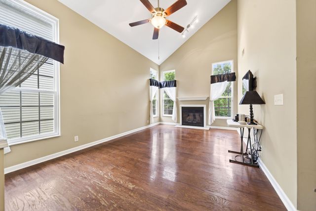 4021 Farmingham Woods Dr, Hermitage, TN 37076