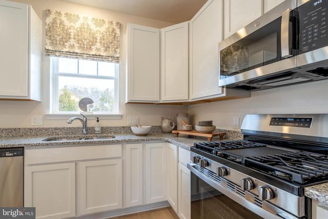 37 WHITAKER CT, Millville, NJ 08332