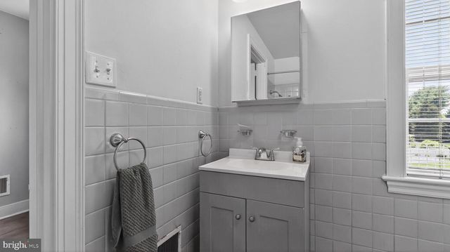 808 WALNUT LN, Carlisle, PA 17013