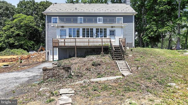 808 WALNUT LN, Carlisle, PA 17013