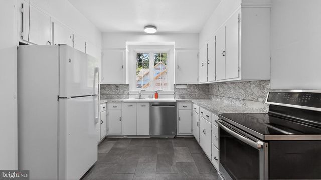 808 WALNUT LN, Carlisle, PA 17013