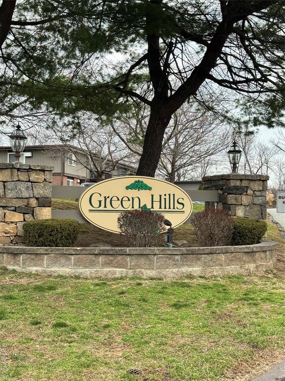 7 Millholland Drive L, Fishkill, NY 12524