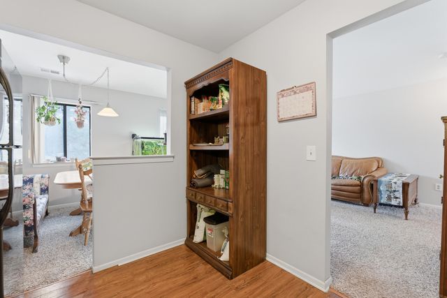 33667 Pondview Circle 151, Livonia, MI 48152