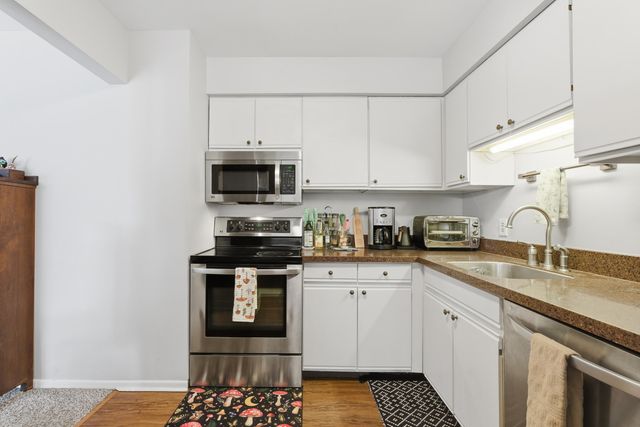 33667 Pondview Circle 151, Livonia, MI 48152