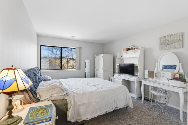 33667 Pondview Circle 151, Livonia, MI 48152