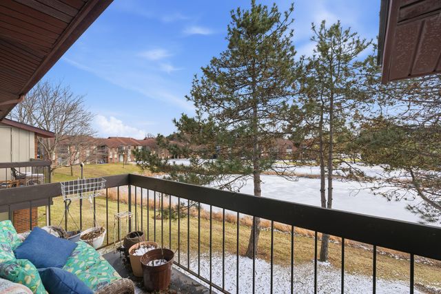 33667 Pondview Circle 151, Livonia, MI 48152