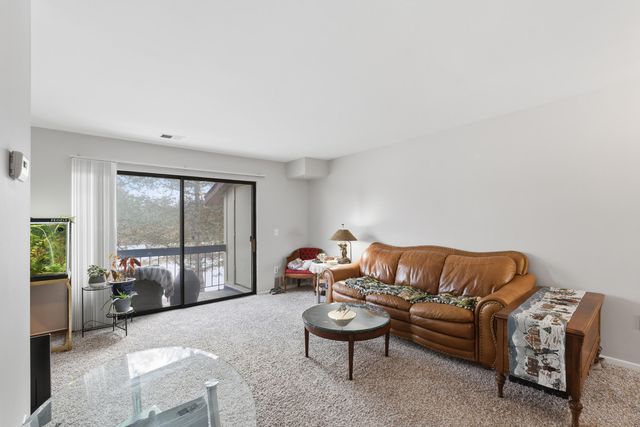 33667 Pondview Circle 151, Livonia, MI 48152