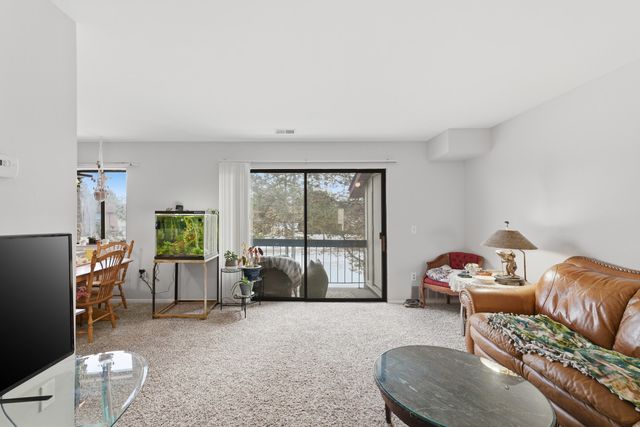 33667 Pondview Circle 151, Livonia, MI 48152