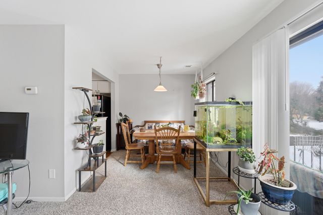 33667 Pondview Circle 151, Livonia, MI 48152