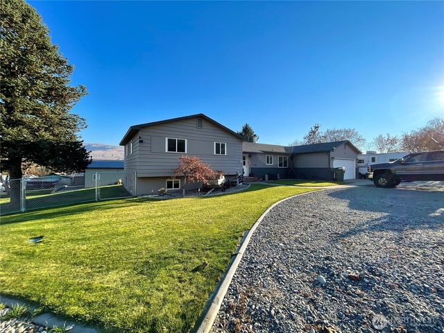 1180 4th Avenue N, Okanogan, WA 98840