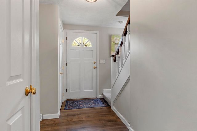 6 Redwood St, Townsend, MA 01469