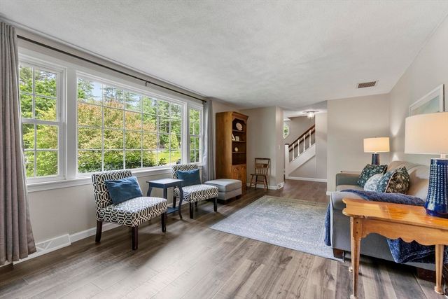 6 Redwood St, Townsend, MA 01469