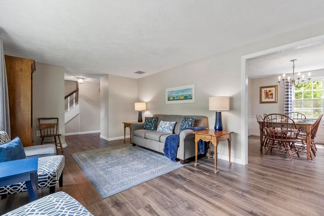 6 Redwood St, Townsend, MA 01469