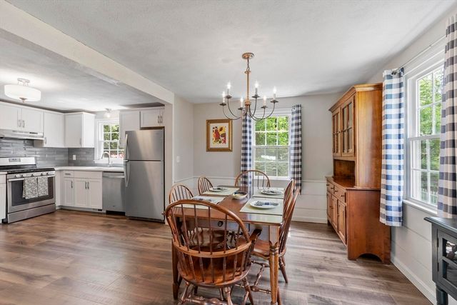6 Redwood St, Townsend, MA 01469