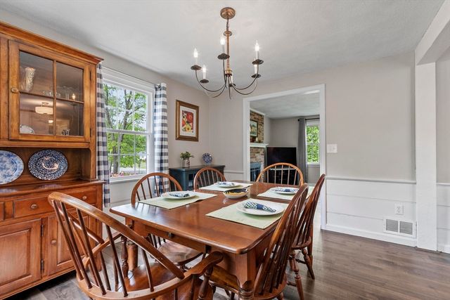 6 Redwood St, Townsend, MA 01469