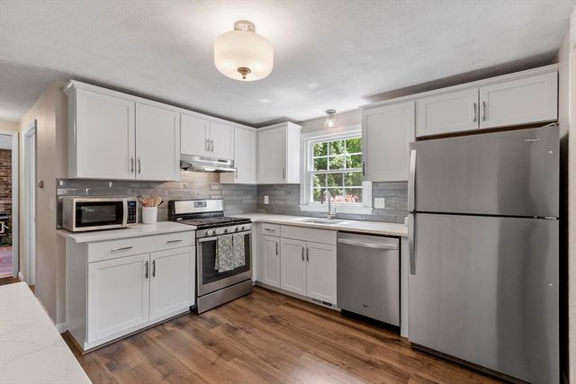 6 Redwood St, Townsend, MA 01469