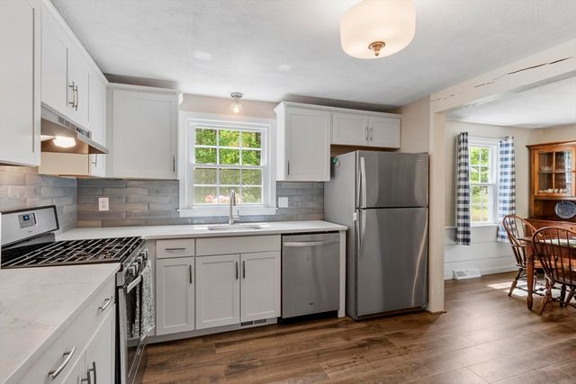 6 Redwood St, Townsend, MA 01469
