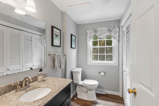 6 Redwood St, Townsend, MA 01469