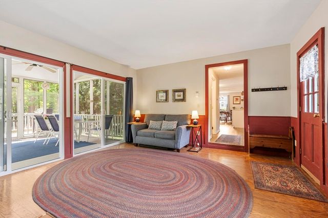 6 Redwood St, Townsend, MA 01469
