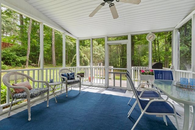 6 Redwood St, Townsend, MA 01469
