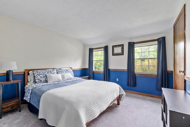6 Redwood St, Townsend, MA 01469