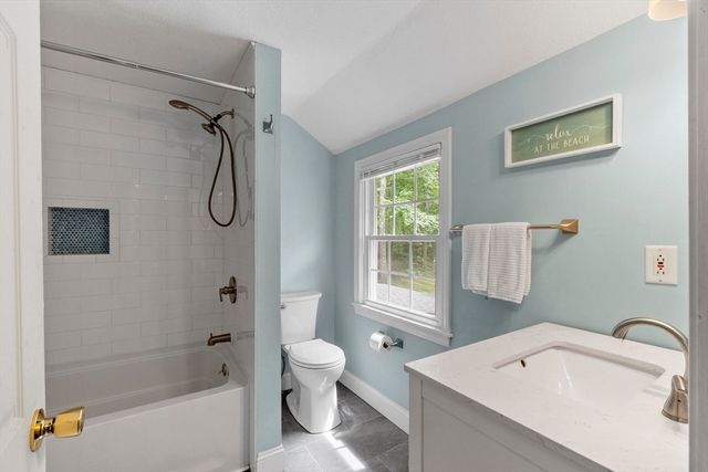 6 Redwood St, Townsend, MA 01469