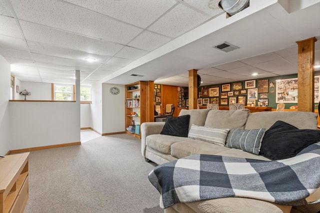 6 Redwood St, Townsend, MA 01469