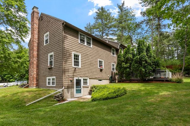 6 Redwood St, Townsend, MA 01469