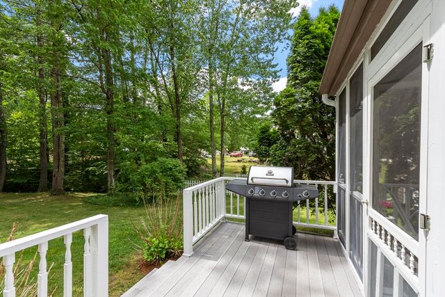 6 Redwood St, Townsend, MA 01469