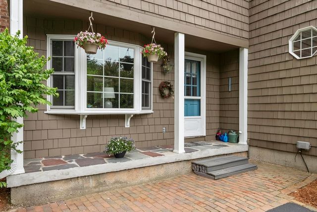6 Redwood St, Townsend, MA 01469