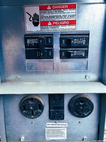 605 Lakeshore Ln, Bandera, TX 78003